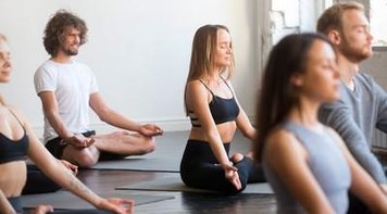 Sindicato promove aula experimental de Yoga no Clube de Campo