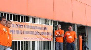 Ação do Sindicato consegue revogar demissão de bancário portador de LER/Dort