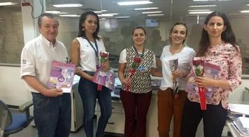 Dia Internacional da Mulher: Sindicato destaca luta e entrega lembrança as bancárias