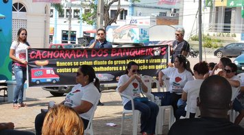 Bancários RO protestam contra a 'cachorrada dos banqueiros'
