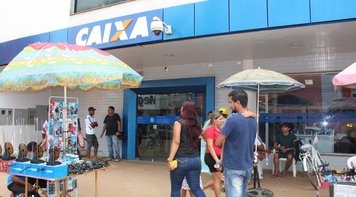 Sindicato acompanha solução de problema de falta de água em agência da Caixa