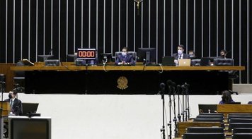 Com obstruções, Câmara encerra sessão. Oposição e centrais querem MP do auxílio emergencial