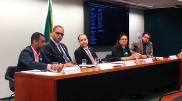Sindicato participa de audiência na Câmara dos Deputados sobre fechamento de agências