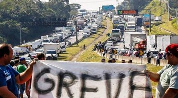 Caminhoneiros confirmam greve por tempo indeterminado