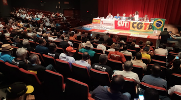 Plenária aponta aliança entre trabalhadores, organizações sindicais e sociedade para salvar serviço público