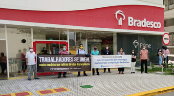 Em ato, Sindicato protesta contra demissões durante a pandemia