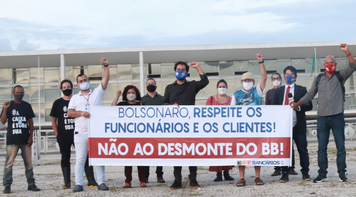Seeb Brasília promove protesto em frente ao Palácio do Planalto contra desmonte do BB