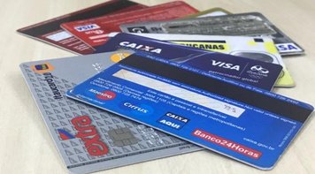 Desempregados e quem tem menor renda pagam mais juros de cartão de crédito