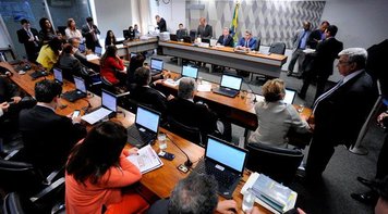 CCJ do Senado vota hoje a reforma trabalhista. Veja como pressionar os senadores da Comissão