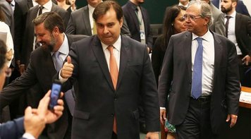 Oposição e Paulo Guedes travam batalha na CCJ sobre reforma da Previdência