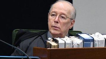 Ministro do STF intima Maia a explicar demora em análise de impeachment