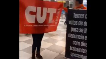 Centrais sindicais ocupam aeroportos para pressionar deputados