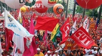 Para centrais sindicais, democracia vai além do voto. São direitos, trabalho, renda e cidadania