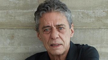 Chico Buarque e outras personalidades apresentam pedido de impeachment de Bolsonaro