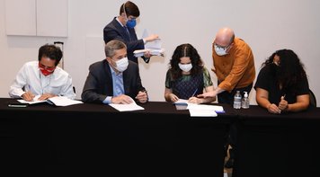 Após campanha histórica, bancári@s assinam acordos com Fenaban, Banco do Brasil e Caixa