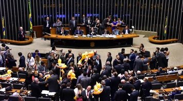 Confira quais deputados votaram a favor da terceirização