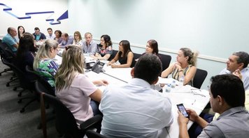 Contraf-CUT, assessorada pela COE Bradesco, debate conquistas e reivindicações com o banco