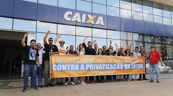 Sindicato e Contraf-CUT cobram o fim da desestruturação da Caixa