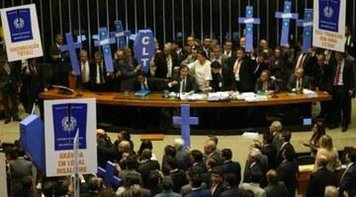 Reforma trabalhista vai reduzir renda do trabalhador e arrecadação do Estado