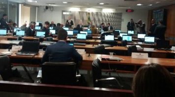 Retirem as reformas de pauta e vamos para a mesa de negociação, propõe CUT