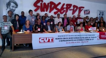 Dirigentes de diversas categorias de todo país debateram estratégias de luta da CUT
