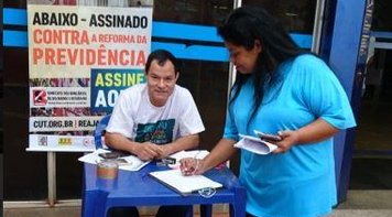 Bancários DDS recolhem assinaturas contra a Reforma da Previdência nesta quarta(22)
