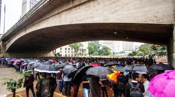 Falta trabalho para 27,3 milhões e o único emprego que cresce é o informal