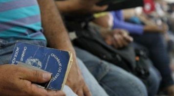 Desemprego continua subindo no país e atinge 13,5 milhões