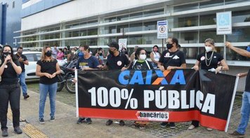 Dia de luto e luta na Caixa com ato público em Belém. Em Marabá, funcionalismo também vestiu preto. 