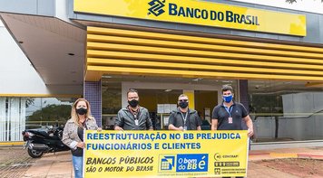 Bancários protestam em Campo Grande contra reestruturação do Banco do Brasil