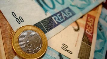 Juros do cheque especial batem recorde e penalizam a sociedade