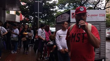 Campo Grande e Dourados fazem manifestações contra reforma mesmo debaixo de chuva