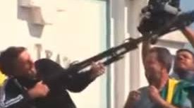 "Esses marginais vermelhos serão banidos de nossa pátria”, ameaça Bolsonaro