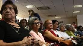 Com desemprego, aposentados idosos voltam a ser os chefes da família