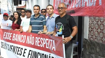 Itaú segue demitindo e Sindicato continua fechando agências em protesto