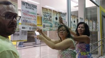 Diretores do SEEB-CGMS fazem adesivagem com tema da Campanha Nacional