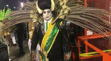 Paraíso do Tuiuti denuncia golpe, manipulação da mídia e reformas do governo Temer na Sapucaí