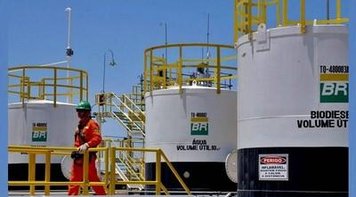 Não há razão para alta na gasolina, 94% do petróleo refinado é nacional