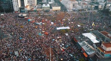 #ELENÃO:  Ato de mulheres contra Bolsonaro leva multidão às ruas em protesto contra o fascismo