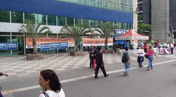 Empregados da Caixa protestam em todo o Brasil