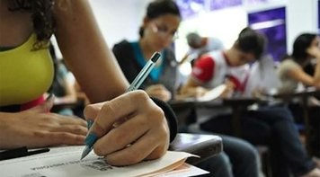 Registro civil, racismo e ‘vida de gado’ marcaram primeira prova do Enem