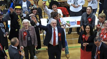 Liderada por Jeremy Corbyn, esquerda britânica sai das sombras e caminha em direção ao poder