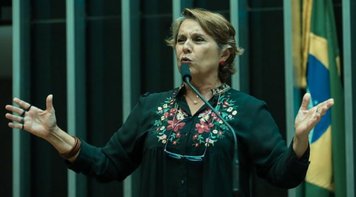 Erika Kokay apresenta projeto que susta norma de Temer que ameaça deixar milhares de servidores públicos sem assistência à saúde