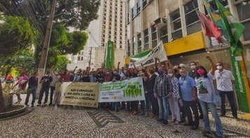 Quadro de Apoio retarda início de jornada em protesto contra demissões