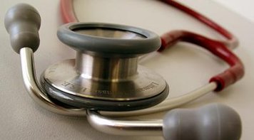 Fórum de saúde repudia parecer CFM 3/17