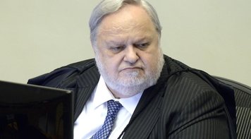 Ministro do STJ nega habeas corpus ao ex-presidente Lula