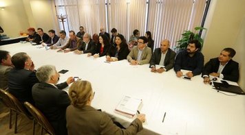 Bancários rejeitam na mesa nova proposta da Fenaban de 7% mais abono