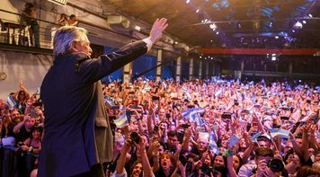 Fernández e Cristina são eleitos na Argentina. Uruguai vai para o segundo turno