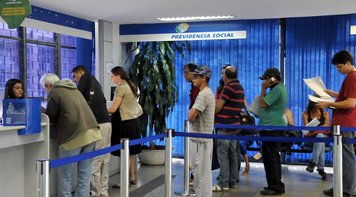 Bolsonaro muda regras sobre auxílio-acidente e prejudica trabalhadores; vote “não” na enquete 