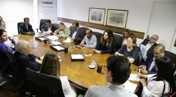 Financiários assinam acordo, garantem direitos e têm aumento real